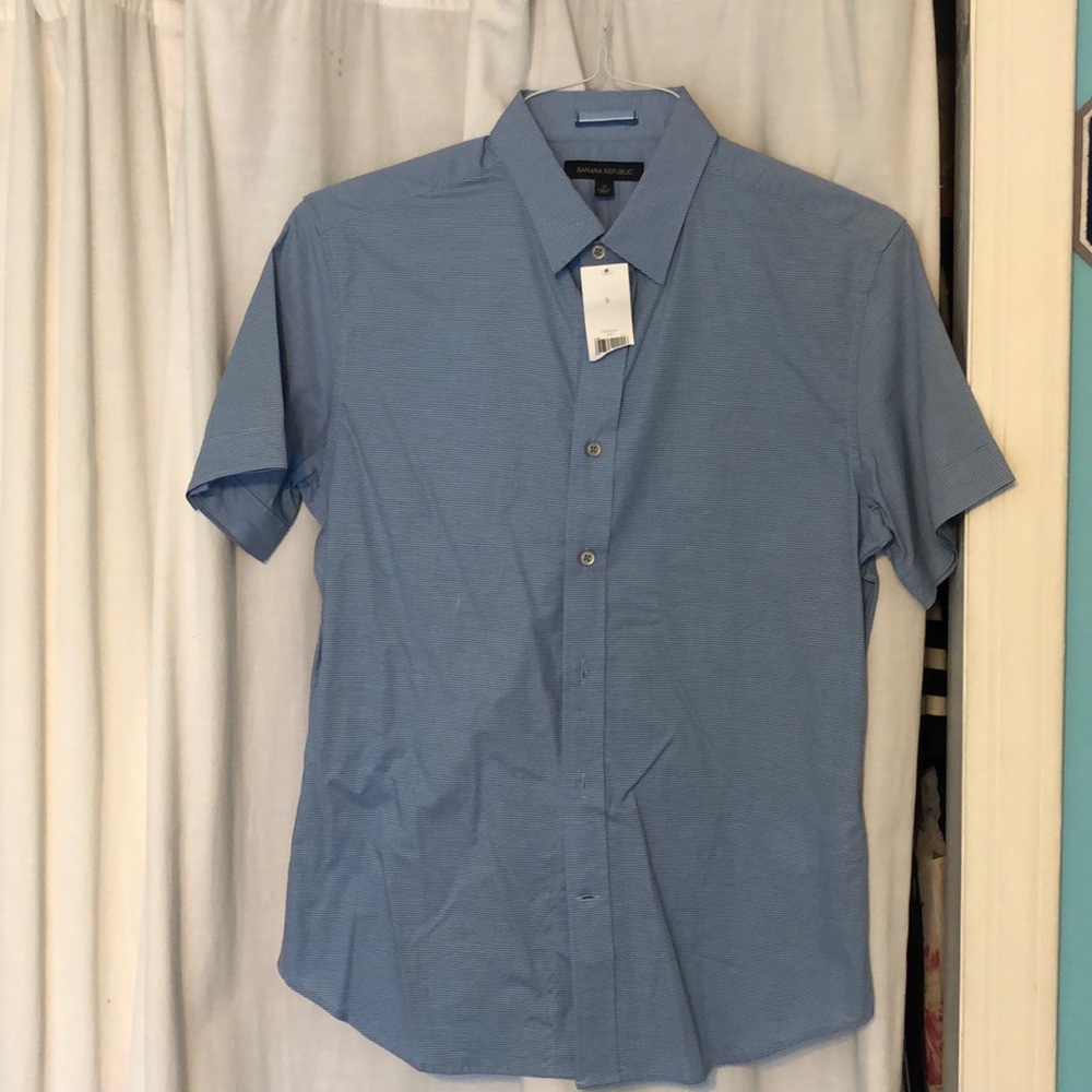 NEW WITH TAGS! Mens short sleeve button up.
